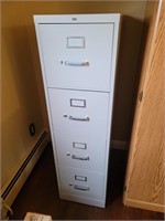 4 drawer metal file cabinet- very good condition