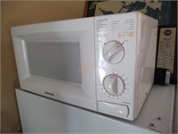 Samsung MW3090W Microwave