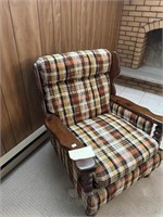 WOOD FRAME CHAIR - 34X30" - PLAID