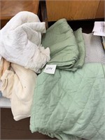 Bedspreads, blanket, mattress covers