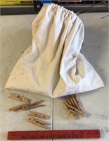 Vintage clothespin bag and clothespins