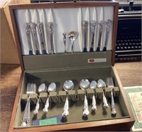 Set of Rogers silverplate flatware