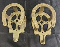 set of horse shoe brass hooks