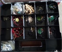 F - MIXED LOT OF COSTUME JEWELRY (S73)
