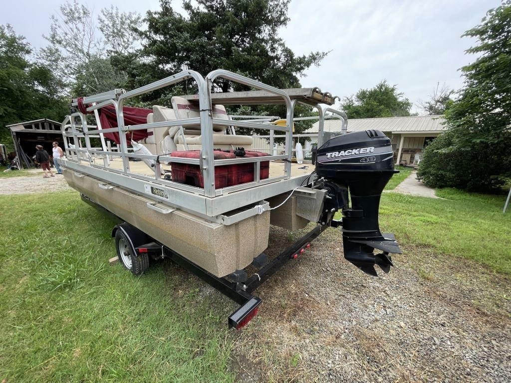 Retty Tritoon 6-Person Boat w/Outboard Motor