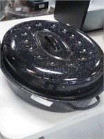 Splatter ware turkey pot with lid