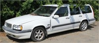 1997 Volvo 850 white 4 door Station Wagon with