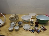 Pyrex & other misc. bowls.