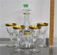 Gold trimmed liquor decanter & glasses