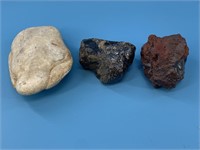 Lot of 3 rocks                (I 99)