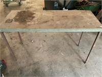 Metal framed table. Sizes in pics