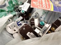 ELECTRICAL ITEMS IN TOTE