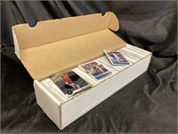 BASKETBALL TRADING CARDS / SPORTS