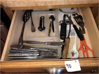 Flatware & Utensils in 2 Drawers