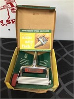 Vintage Townsend Fish Skinner in Original Box