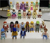 25-Playmobil figures
