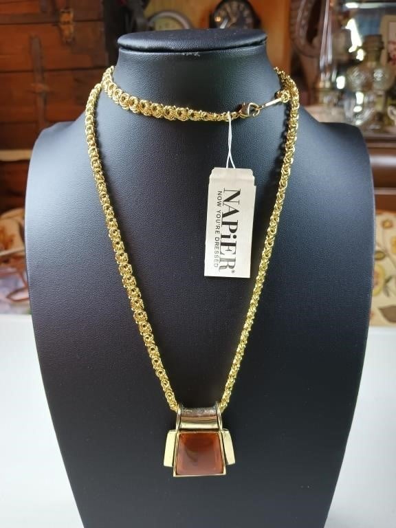 Napier necklace and pendant