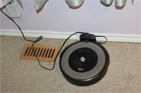 Roomba IRobot - Robotic Vacuum with Charger