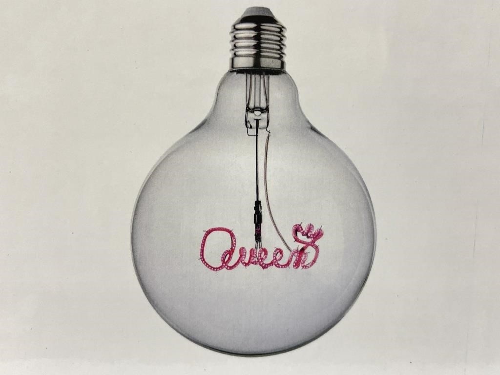 Pair of fun Queen lightbulbs in pink 4W