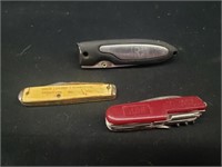 3) pocket knives
