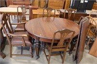 DINING ROOM TABLE WITH 3 LEAVES  AND 6 CHAIRS