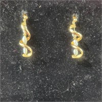 Fresh Water Pearl Earrings in 14k gold
