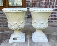Planters on Front Porch *Damaged* Check Pics