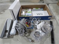 LIKE NEW WII GAME SET W/CONTROLLERS