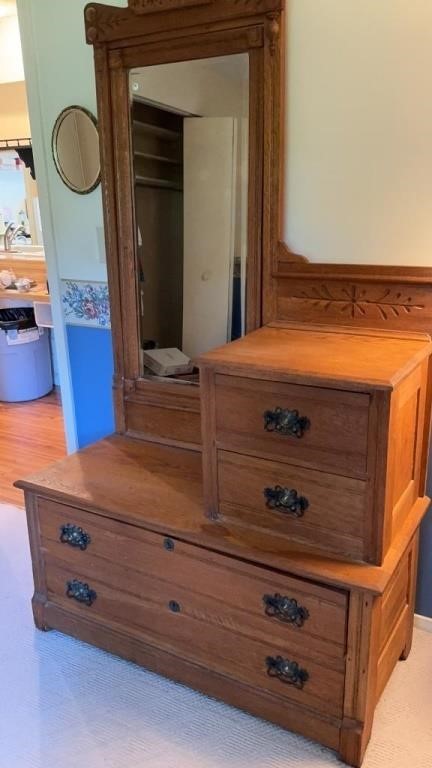 OAK Antique Gentleman/s Chest