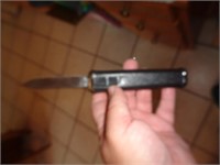 OUT THE FRONT BLADE KNIFE / NEEDS REPAIR - LR