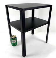 Petite table en métal IKEA 11"x14"x18" de haut A-1