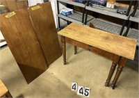 Oak Drop leaf 44”X52”X30” has Knot hole