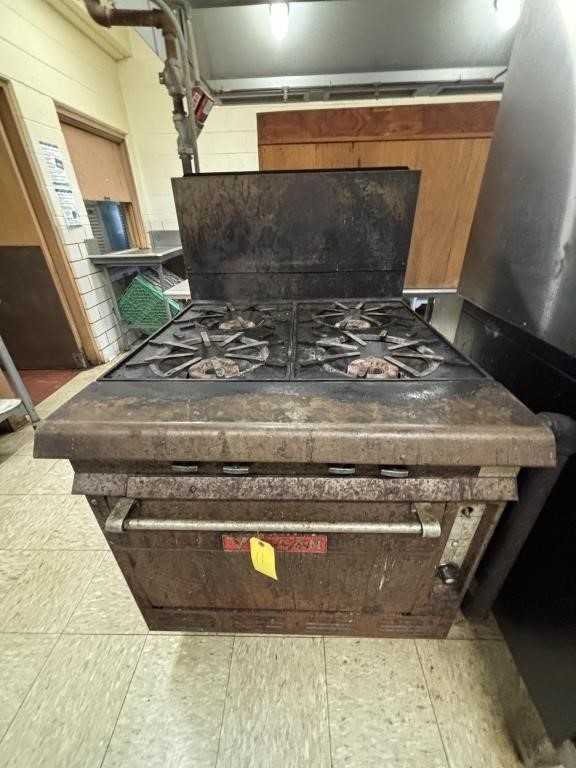 Vulcan Commerical Stove - (Oven does not work, but