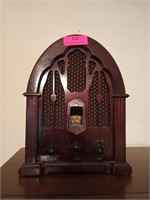 GE reproduction AM/FM radio, works 15x12x9