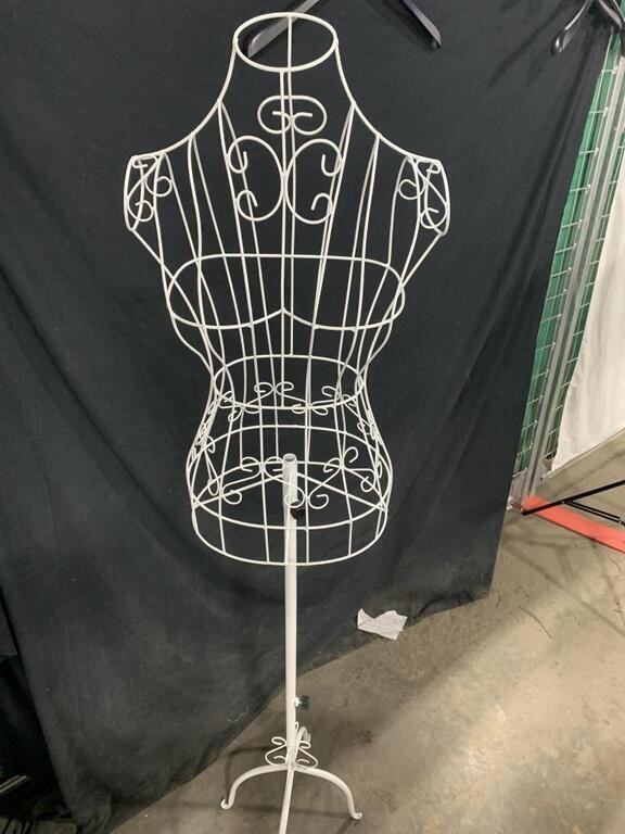 FEMALE WIRE BODY MANNEQUIN 44-65IN HEIGHT