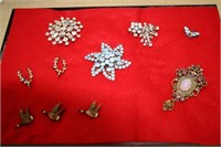 SELECTION OF COSTUME JEWELRY