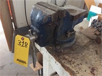 Large bench vice