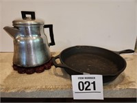 Lodge cast pan 9" d & vintage coffee pot