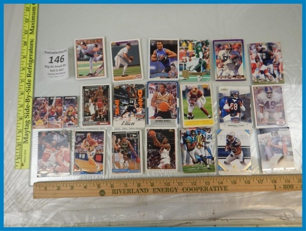 *ASSORTED SPORTS CARDS