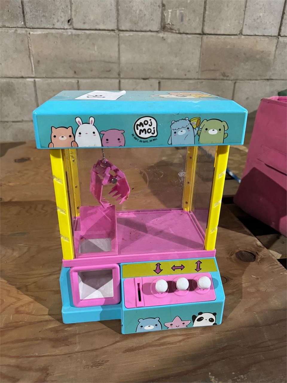 Kids claw machine