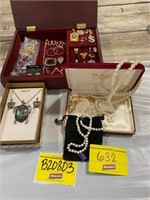 MIXIT TURTLE PENDANT SET, JEWELRY BOX W/ COSTUME