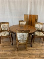 Vintage Dining Table w/4 Needlepoint Chairs