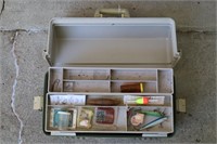 VINTAGE TACKLE BOX WITH ASSORTED WOOD LURES,