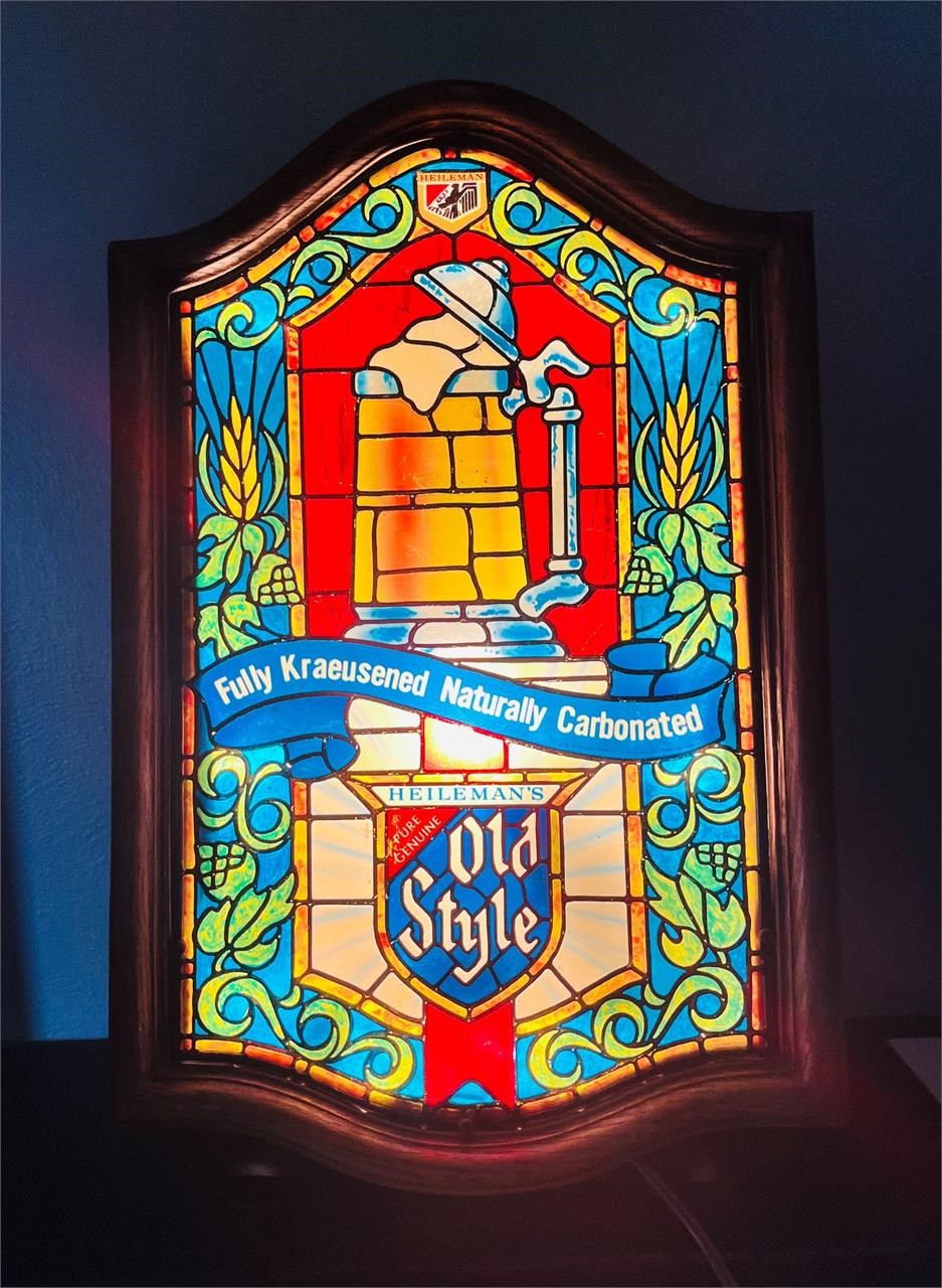 Vintage Heileman's old style lighted beer sign