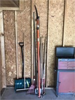 Misc Long Handled Yard Tools