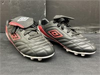 Umbra Cleats Size 4, Red/Black