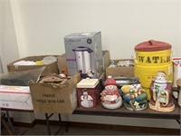 TABLE OF MIX BOX LOTS / HOLIDAY COOKIE JARS