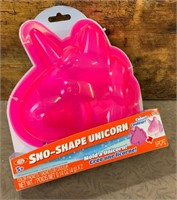 Mold a Snow Unicorn w. 2 Colour Packets