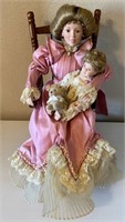 D - COLLECTIBLE MOTHER & CHILD DOLLS (B30)