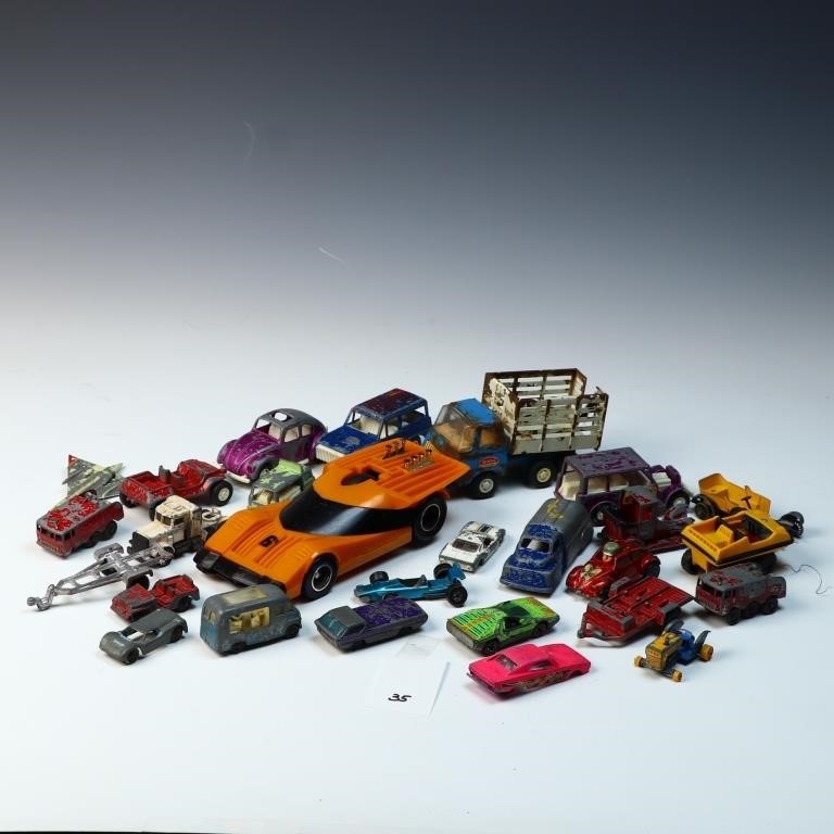 Lot of vintage die cast and plastic cars/toys